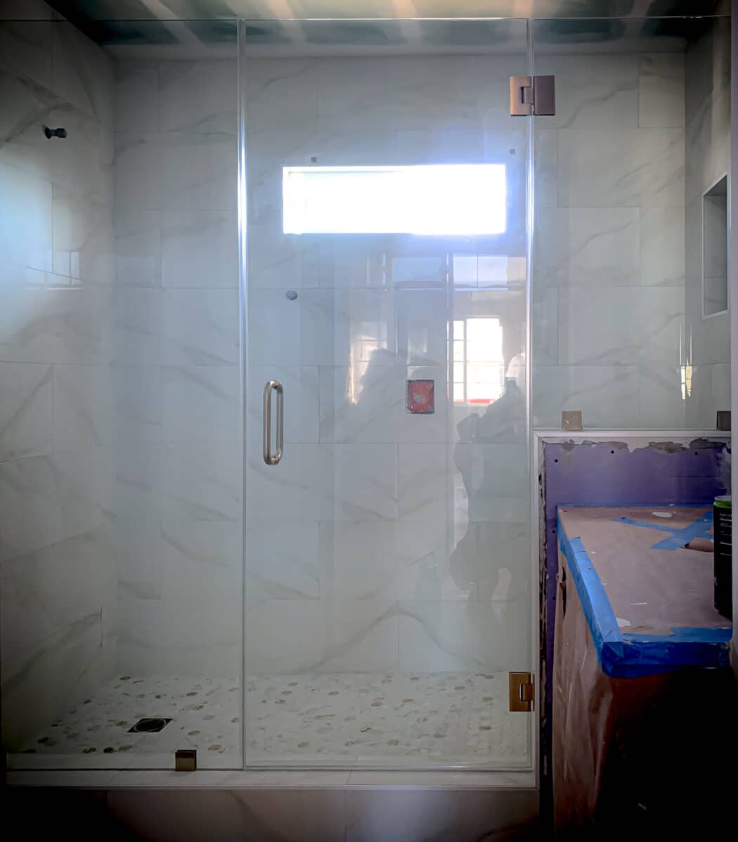 Hinged frameless shower door + 2 fixed panels &mdash; chrome &mdash; ladera