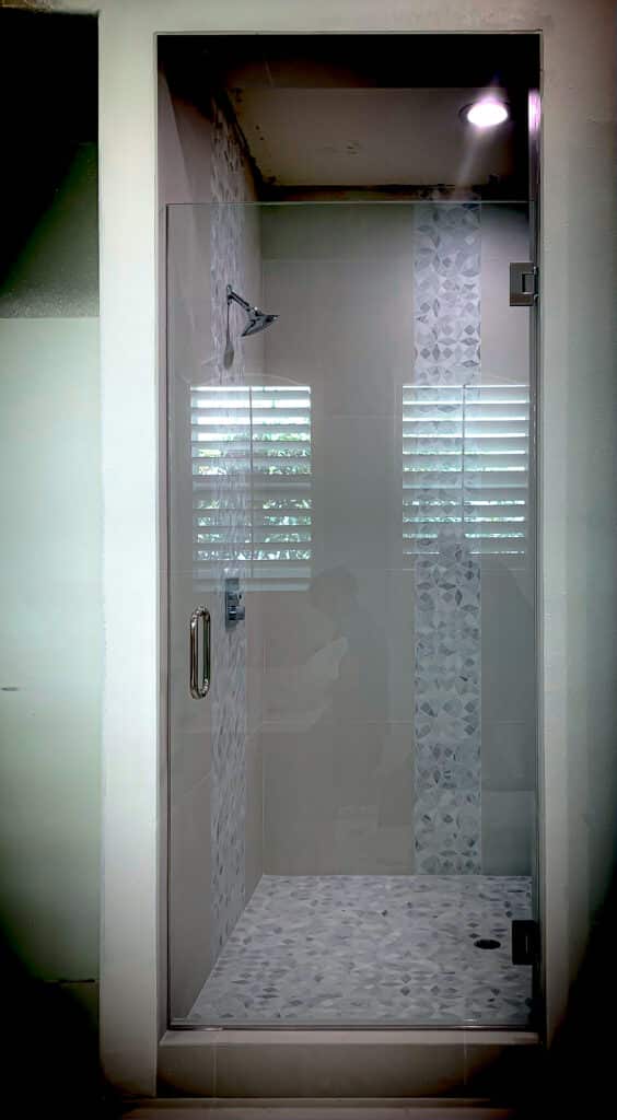 Single Hinged Frameless Glass Shower Door