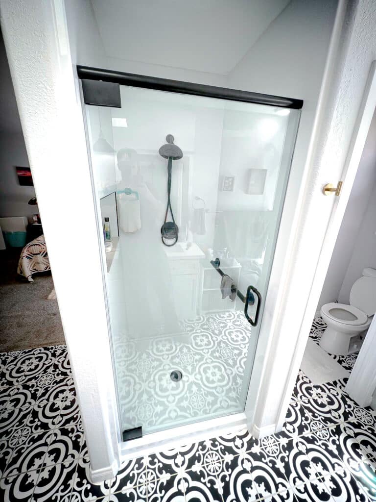 Single Hinged Frameless Glass Shower Door