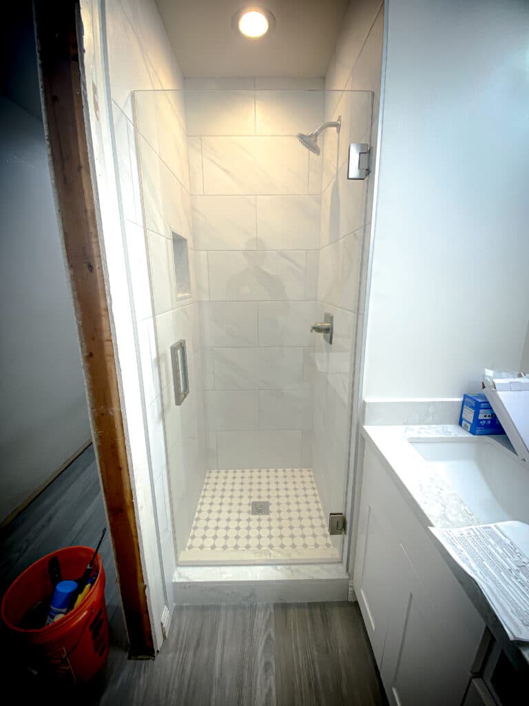 Single Hinged Frameless Glass Shower Door