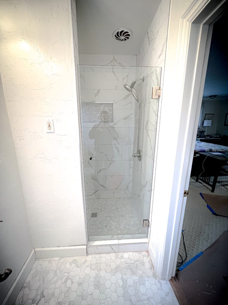 Single Hinged Frameless Glass Shower Door