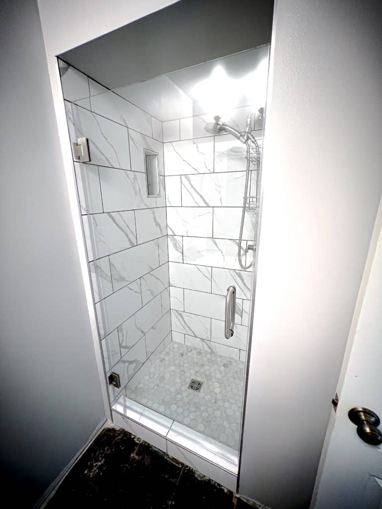 Single Hinged Frameless Glass Shower Door