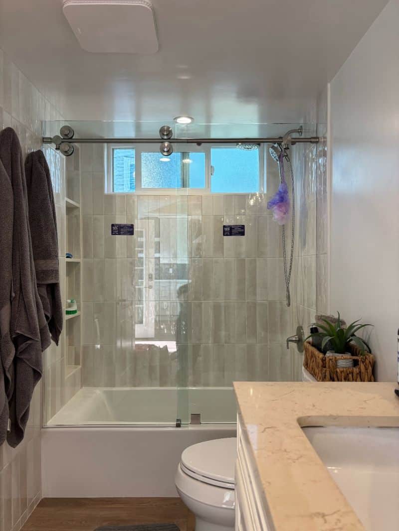 Euroglide sliding enclosure over an acrylic tub in Encinitas