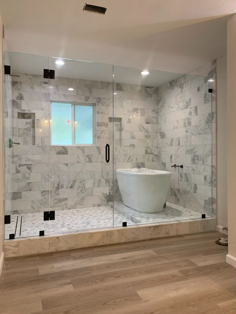 Escondido panel-door-panel enclosure with a 211-pound half-inch inline panel