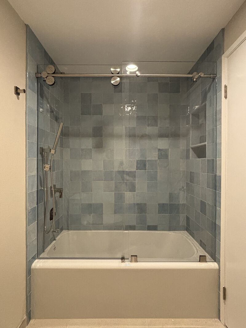 Starphire low-iron Euroglide sliding shower enclosure on an acrylic tub in Irvine
