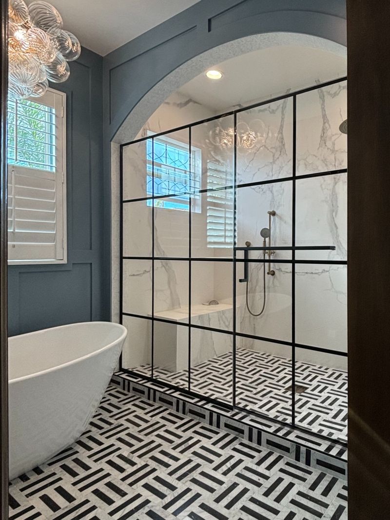 Half-inch clear grid-glass shower enclosure with matte-black pattern in Long Beach