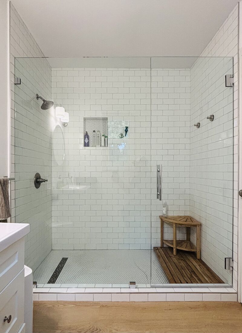 Frameless door and 162-pound inline panel in Los Angeles