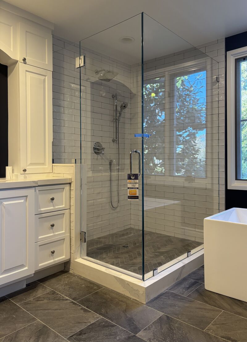 Finished Opti-White low-iron frameless shower enclosure with a 220-pound return panel in Manhattan Beach