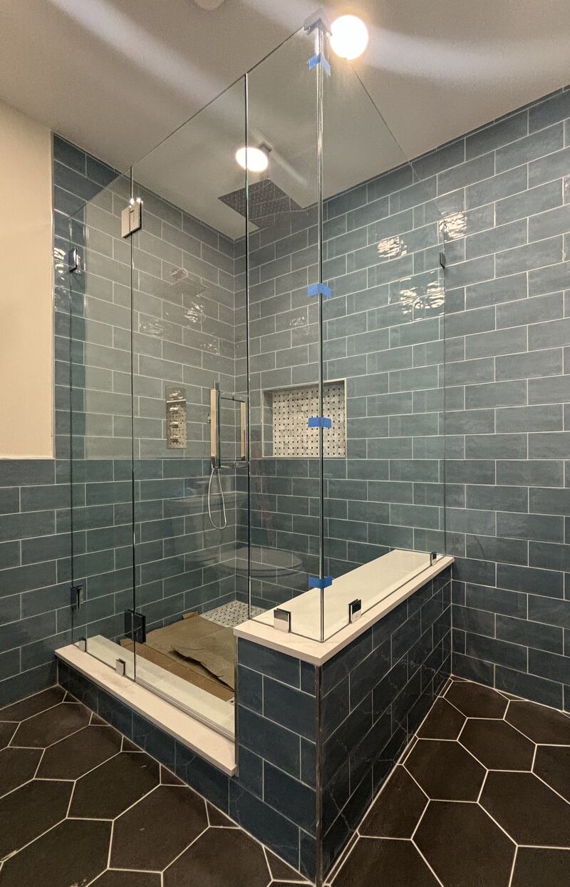 Corner shower enclosure on a bench with half-inch support glass and glass-to-glass hinges in Pasadena