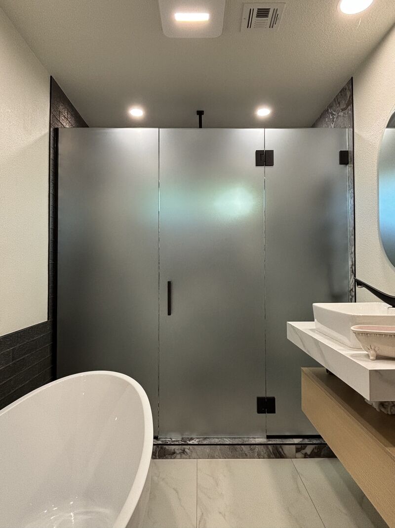 Frosted multi-panel shower enclosure with support glass and glass-to-glass hinges