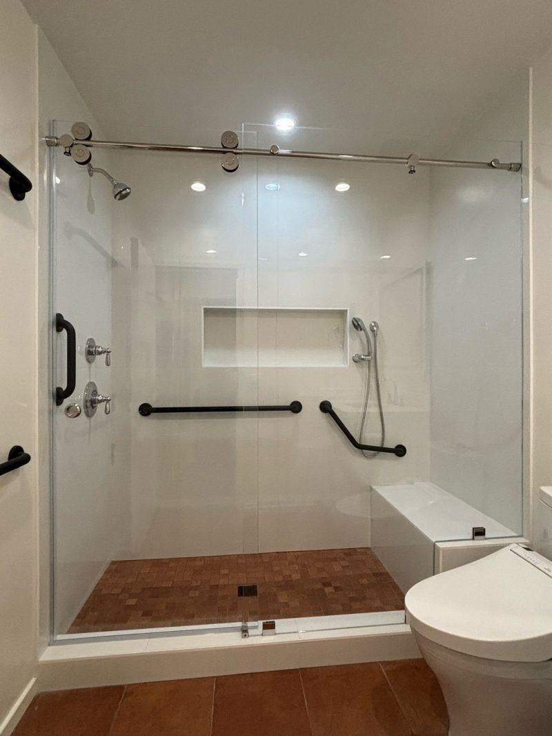 Euroglide enclosure with a 132-pound bench-notched support panel in Redondo Beach