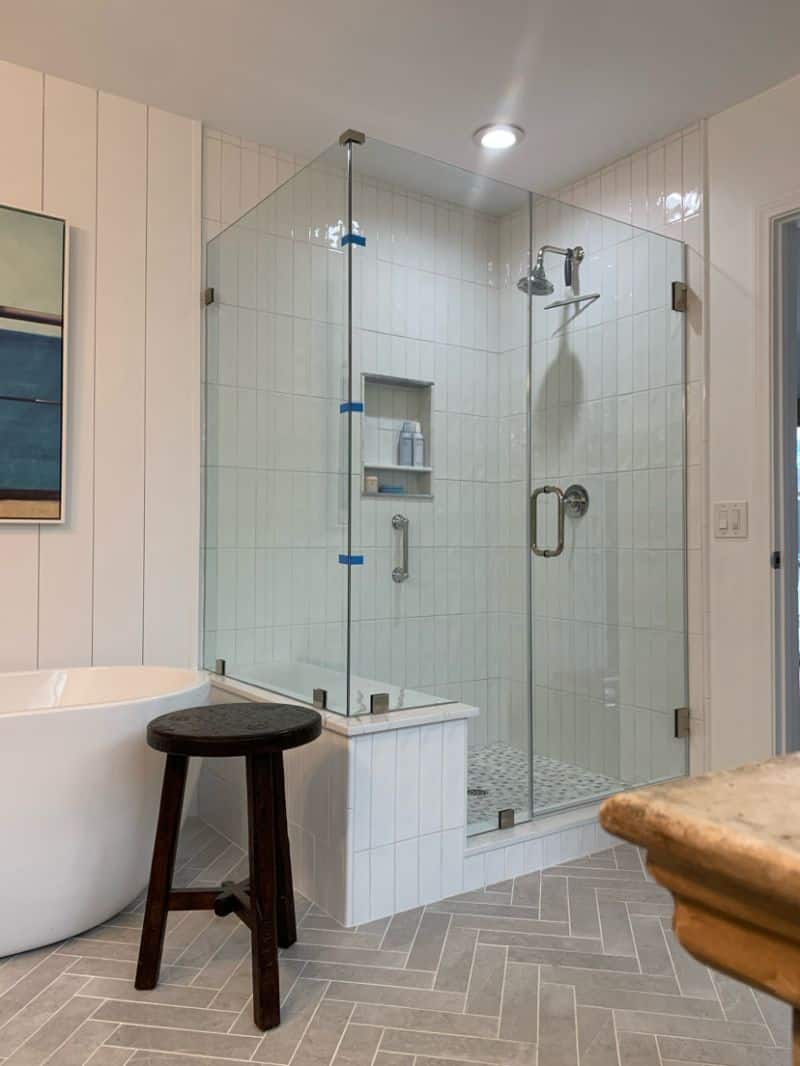 Clear corner shower fitted around a bench and bullnose tile in Redondo Beach
