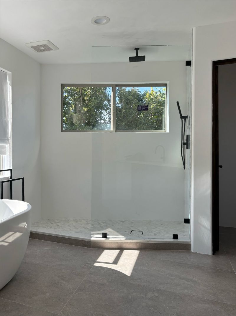 166-pound half-inch Opti-White low-iron splash panel in San Diego