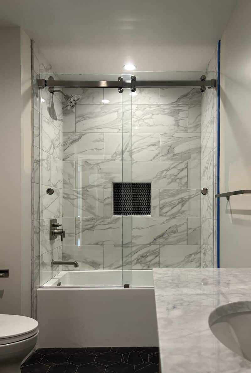 Double Euroglide sliding enclosure over an acrylic tub in San Diego