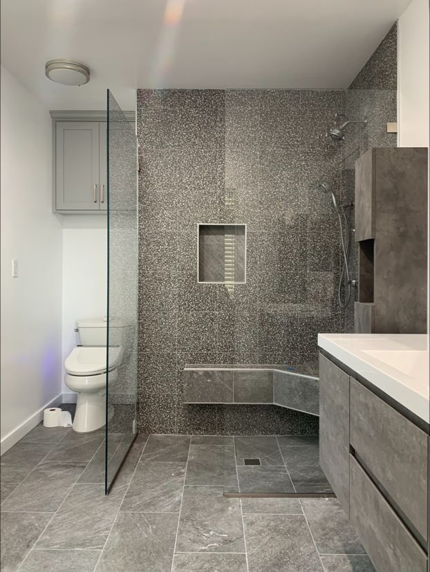 Two fixed glass splash panels in channel at a curbless shower in Torrance