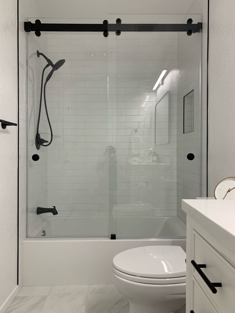 Double Euroglide sliding enclosure in Torrance
